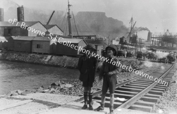 SS.ARUNDEL CASTLE (UNION LINER) LEAVING FOR ENGLAND